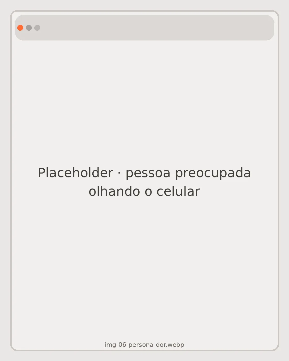 Pessoa preocupada olhando o celular à noite na mesa da cozinha